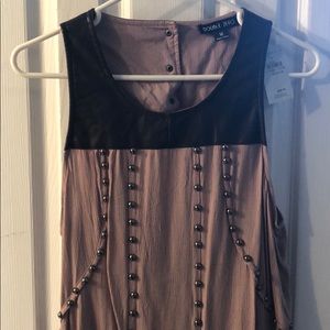 Scoop neck HI/LOW blouse with leather look